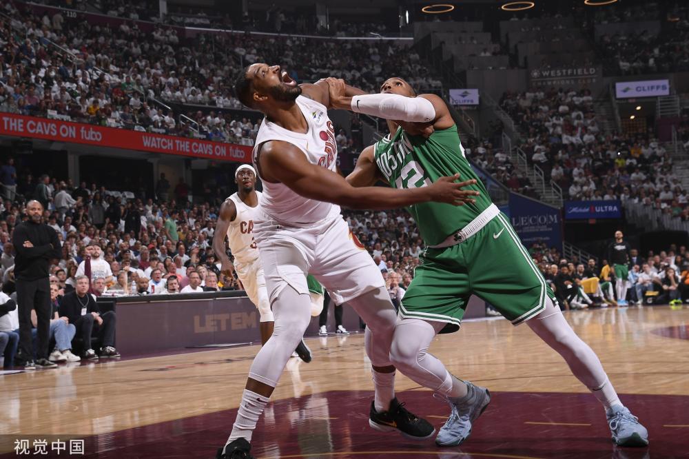 万众瞩目的 万众瞩目的