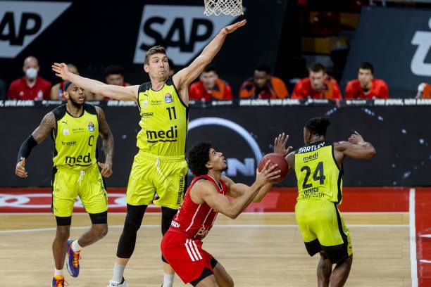 相比之下 相比之下