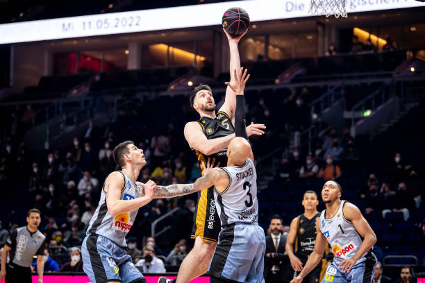 一个年轻天 一个年轻天