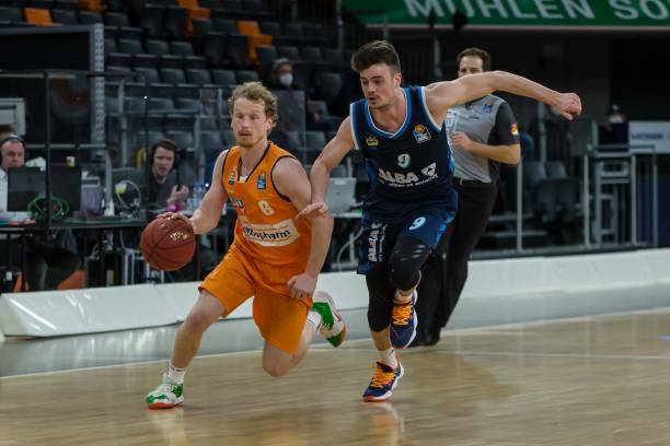 萨拉赫对阵 萨拉赫对阵